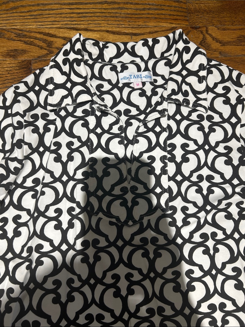 Black & White Patterned Women's Shift Dress - Picture 6 of 9